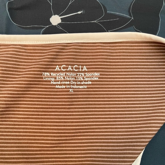 Acacia bottom - Picture 4 of 5